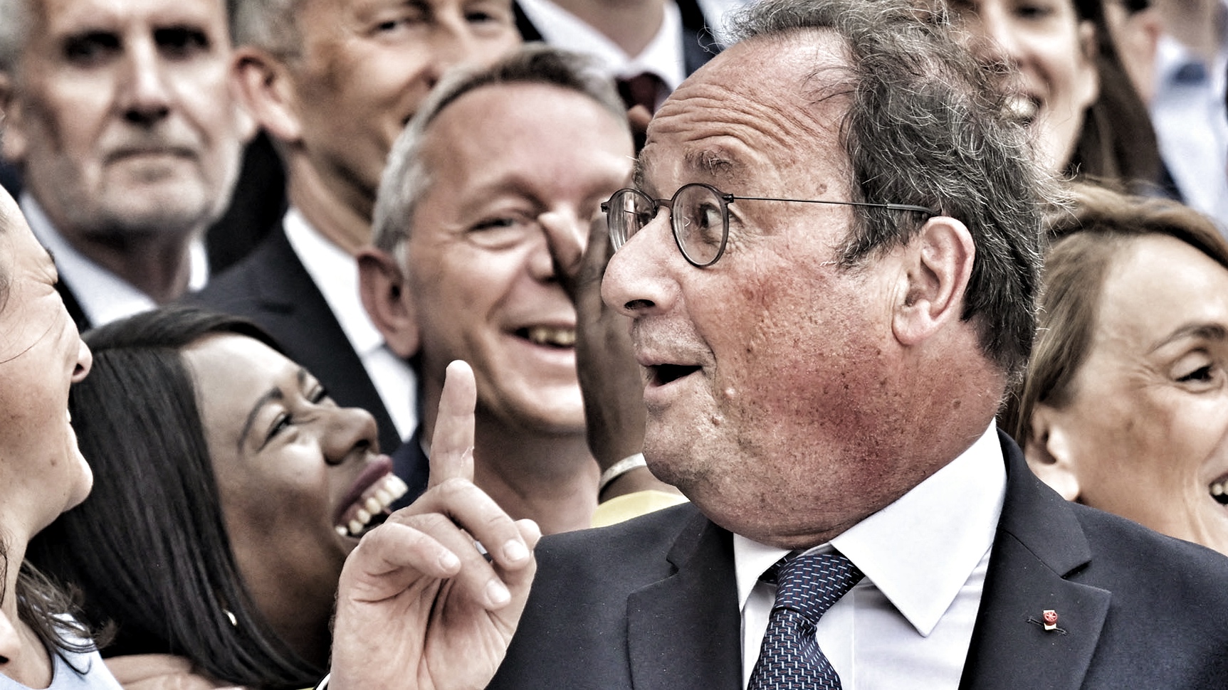 François Hollande, président belliqueux, mais adepte du scooter